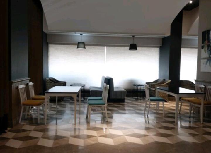 Dlf Hotel