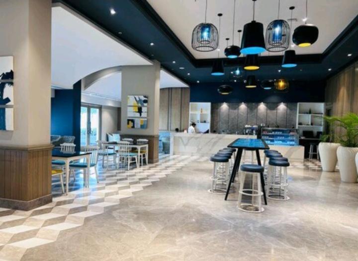Hotel Dlf Lucknow